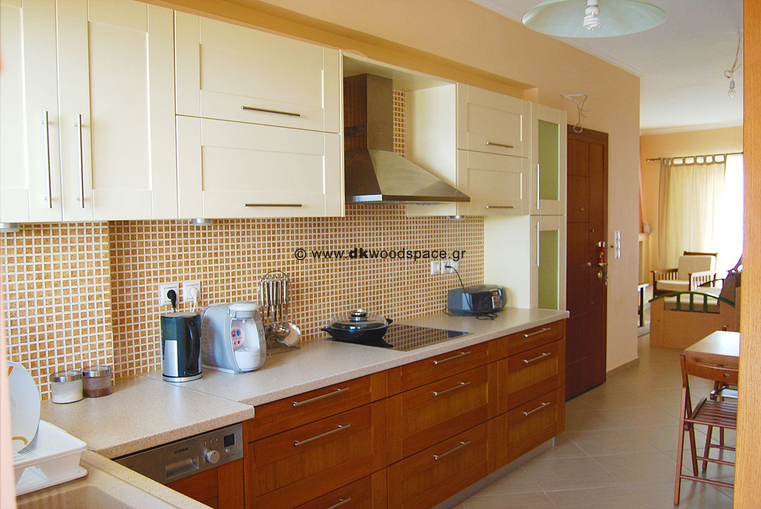 Κουζίνα Δίχρωμη σε Καφέ και Βανίλια